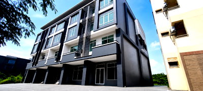 Home office for rent Bangkok : #HHR65 Corner Home Office for Rent📍600 m from MRT Sutthisan | 100+ Parking Spaces