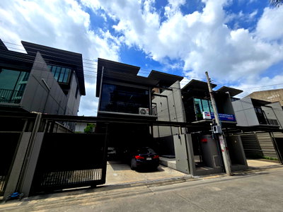 Home office for rent โลตัสเอ็กเพลส(สุทธิสาร) : For Rent!! 4-Storey Home Office at THE PENTAS Ratchada–Rama 9 (Office Space, House for Rent, Single House for Rent)
