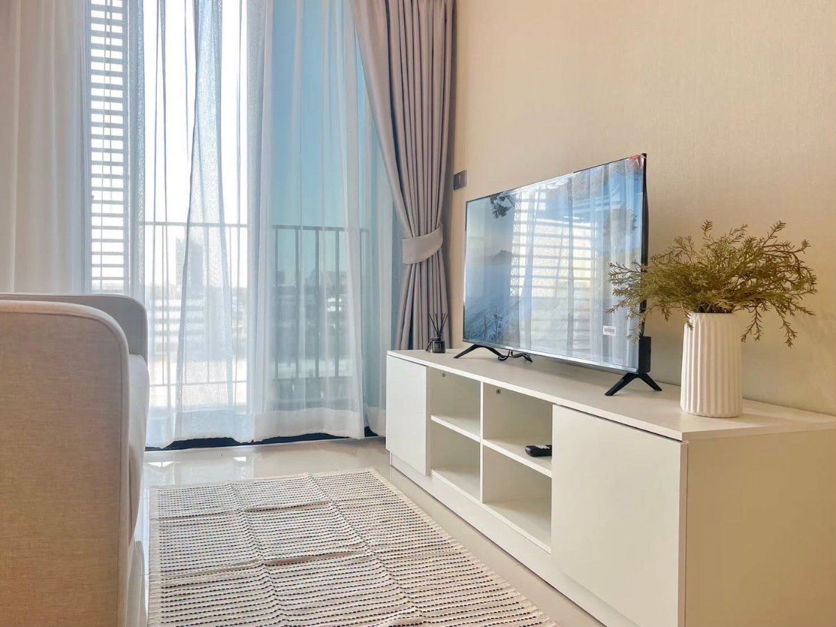 picture Move-In Ready | Bedding Set & Tableware Included | Near BTS Udomsuk - 6/17