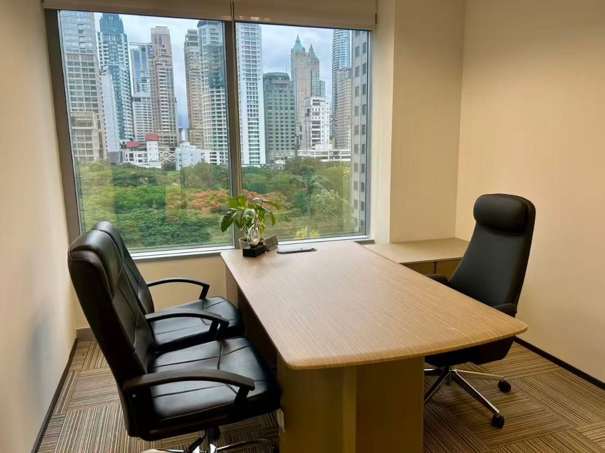 CR Capital Tower @ All Seasons Place | พื้นที่สำนักงานตกแต่งพร้อมใช้ 128 ตร.ม.