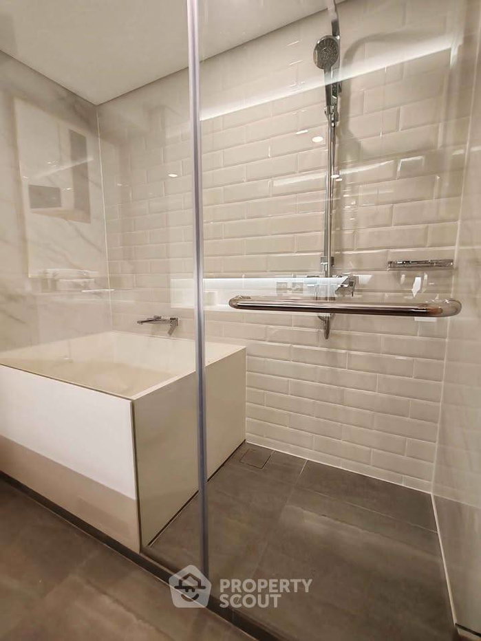 picture 24th-Floor 1-BR Condo, 54 Sqm, Landmark @MRTA Station (ID 3207189) - 9/11