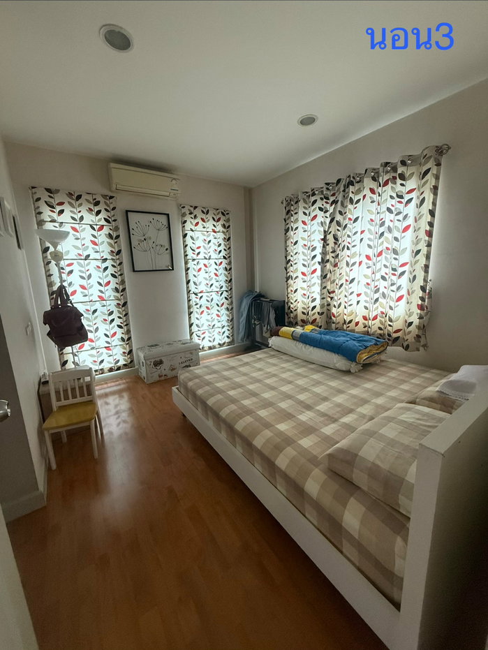 picture Looking to sell a 2-story detached house. - 11/15