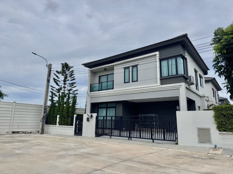 LUXURY HOUSE FOR SALE (corner house) 4 Bedrooms near Fashion 📍Grand Britania Wongwaen-Ramintra