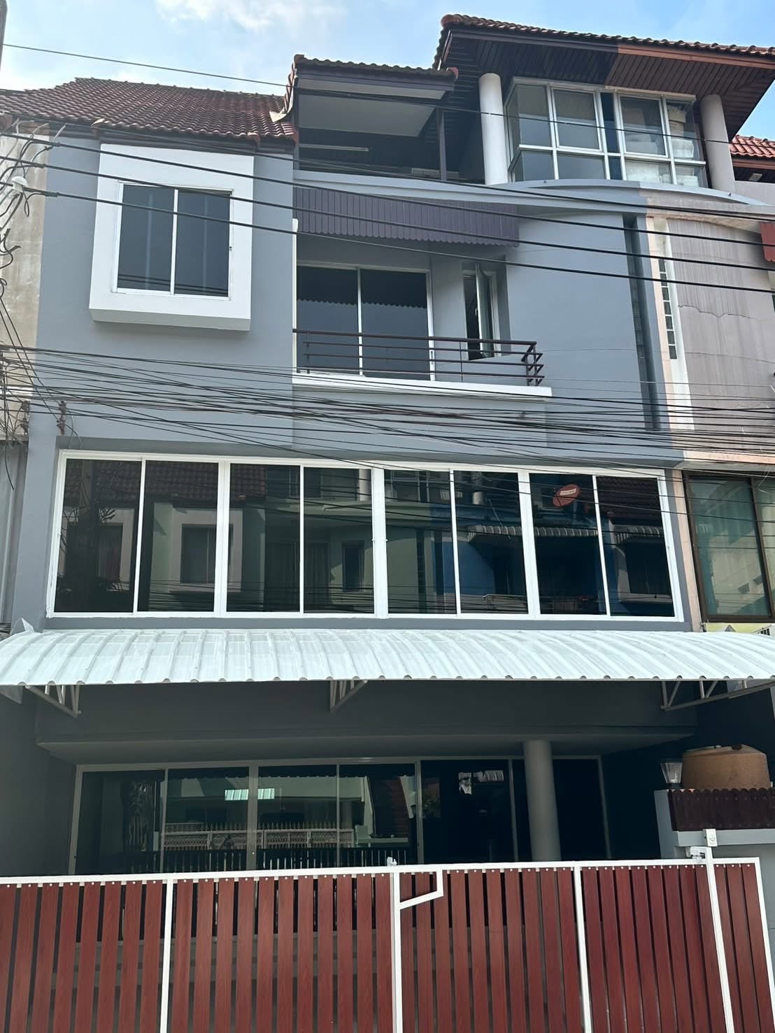 ให้เช่าโฮมออฟฟิศ 4 ชั้น 350 ตร.ม. ซอยลาดพร้าว 80 – เหม่งจ๋าย รีโนเวทใหม่ทั้งหลัง จดทะเบียนบริษัทได้