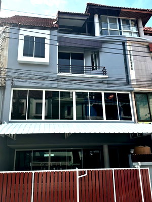 เช่าโฮมออฟฟิศ วิทยาลัยพณิชยการอินทราชัย : ให้เช่าโฮมออฟฟิศ 4 ชั้น 350 ตร.ม. ซอยลาดพร้าว 80 – เหม่งจ๋าย รีโนเวทใหม่ทั้งหลัง จดทะเบียนบริษัทได้ 