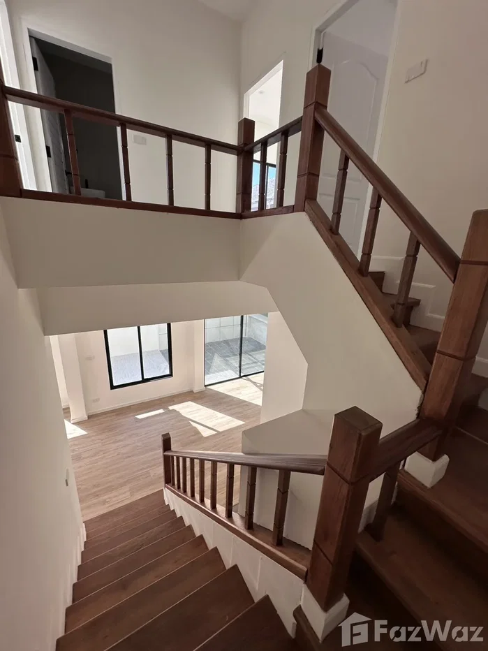 picture Dusit Buri 6687763 - 9/13