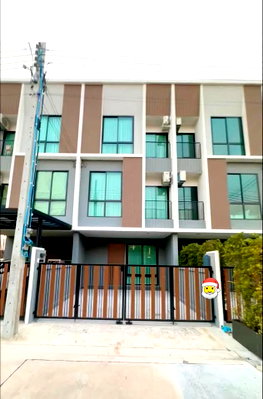 เช่าทาวน์โฮม ม.รังสิต : 🏡 ขาย / เช่า Townhome 3 ชั้น NUE Connex House Don Mueang 4 ห้องนอน 4 ห้องน้ำ บ้านทำเลดี โซนหน้า Clubhouse ติดสนามเด็กเล่นและสระว่ายน้ำ