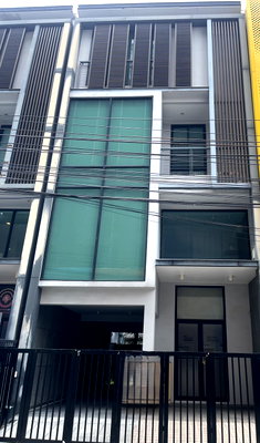 Home office for rent Lat Phrao Road : WS8396 🏢 3.5-story home office for rent, Ladprao-Sutthisan area. Suitable for business registration. Near MRT Sutthisan. Only 70,000 THB/month.