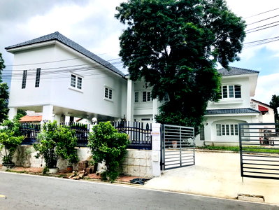 Houses for sale : For sale Ladawan Pinklao Borommaratchachonnani, 185 sq wah, Beautiful house