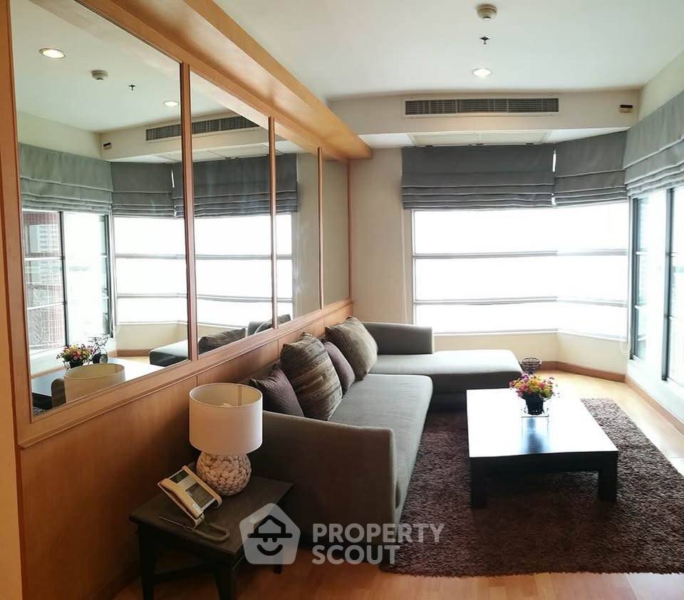 รูป ใกล้ BTS อโศก เพียง 200 ม. | 2 ห้องนอน Citi Smart Sukhumvit 18 (ID 3209580) - รูปที่ 1/4