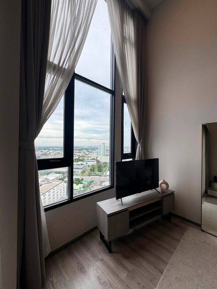รูป Duplex ชั้นบนสุด | ยูนิตแรร์เป็นส่วนตัวสูง | ใกล้ BTS เสนานิคม | ล้างแอร์ทำความสะอาดฟรี - รูปที่ 4/7