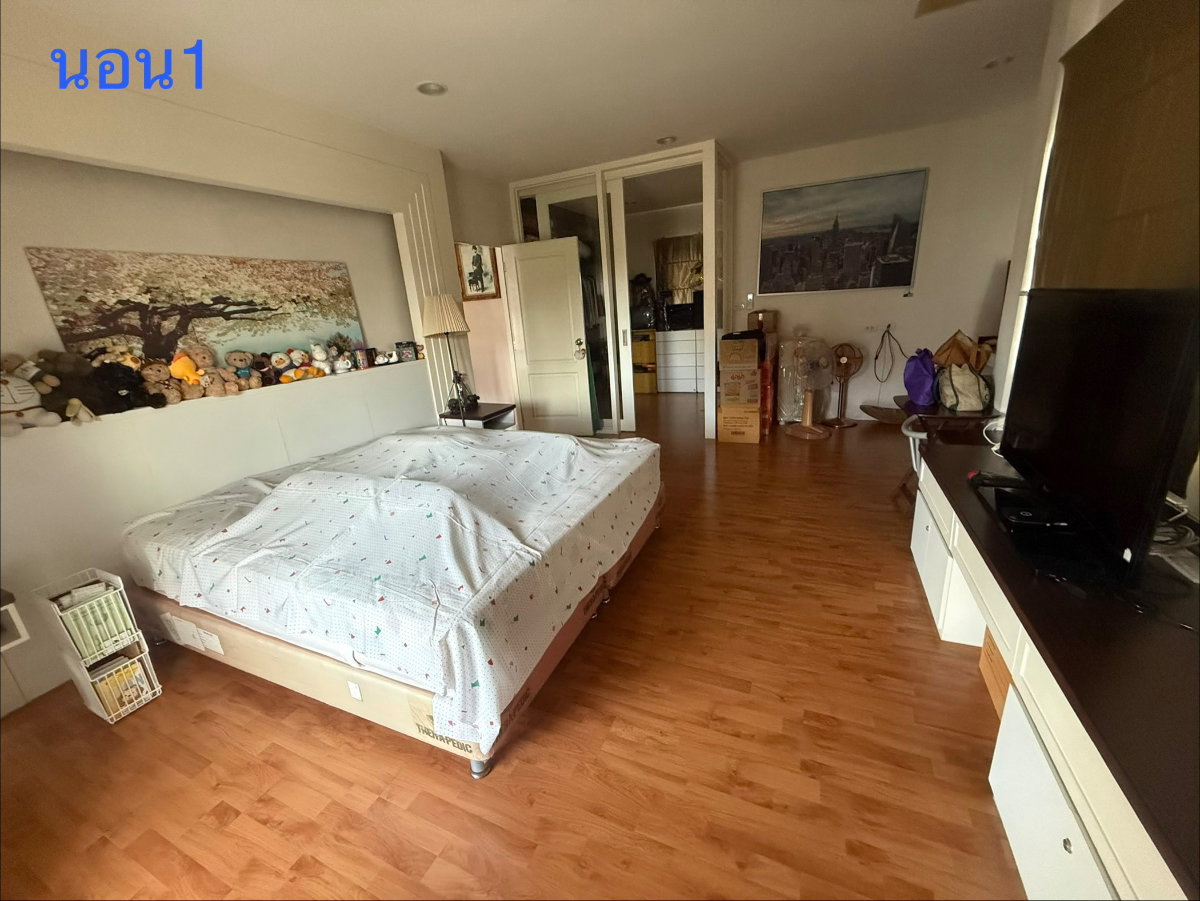 picture Looking to sell a 2-story detached house. - 7/15
