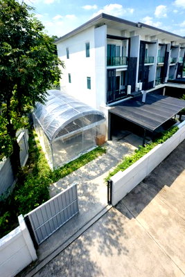 Townhouses for rent Nonthaburi : Rattanathibet, corner townhome, 3 floors, 3 bedrooms, 3 bathrooms, near MRT Bang Rak Yai, 680 m., Wat Maduea 900 m., 46 sq m., 170 sq m., natural