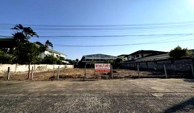 Land for sale : For sale Vacant land in Seri Village, Ladprao 101