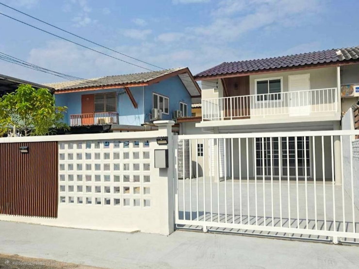ขายบ้านแฝดรีโนเวทใหม่ หมู่บ้านปิ่นเจริญ 3 สรงประภา 14 ดอนเมือง 35 ตร.ว. 2 นอน 2 น้ำ ใกล้สนามบินดอนเมือง รถไฟฟ้าสายสีแดง เพียง 3.75 ล้าน ฟรีโอน