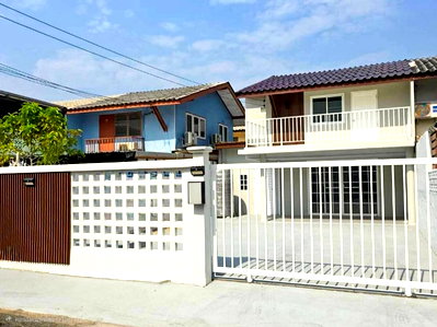 บ้านแฝด สนามบินดอนเมือง : ขายบ้านแฝดรีโนเวทใหม่ หมู่บ้านปิ่นเจริญ 3 สรงประภา 14 ดอนเมือง 35 ตร.ว. 2 นอน 2 น้ำ ใกล้สนามบินดอนเมือง รถไฟฟ้าสายสีแดง เพียง 3.75 ล้าน ฟรีโอน