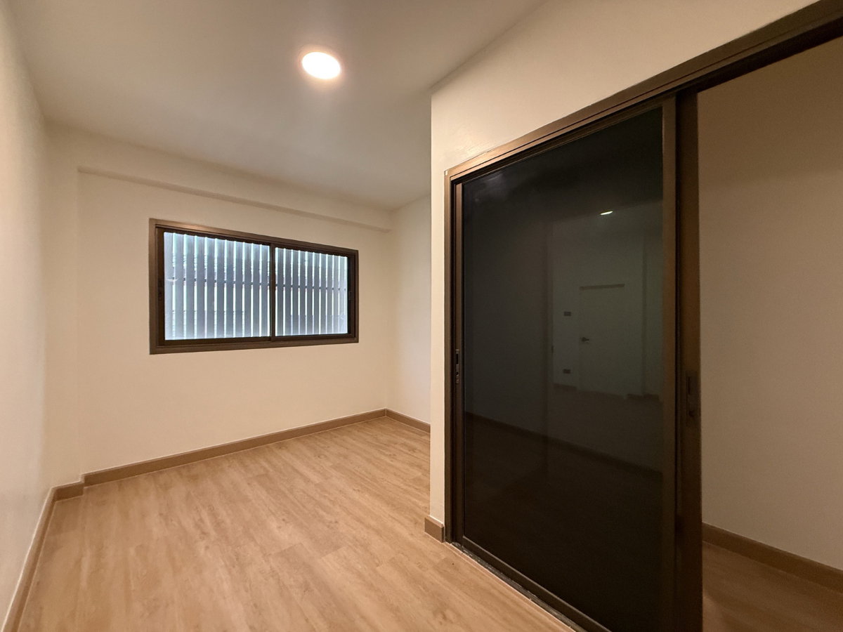 รูป ขายด่วนบ้านนาคนิวาส 48 รีโนเวทใหม่พร้อมอยู่ เพียง 7.2 ล้าน - รูปที่ 13/20