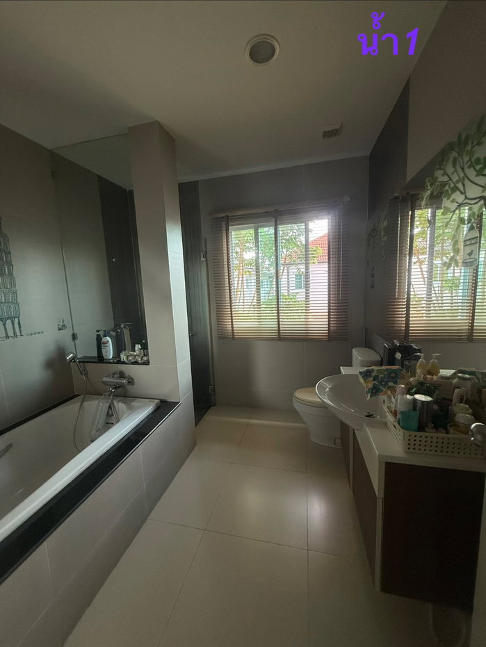 picture Looking to sell a 2-story detached house. - 8/15