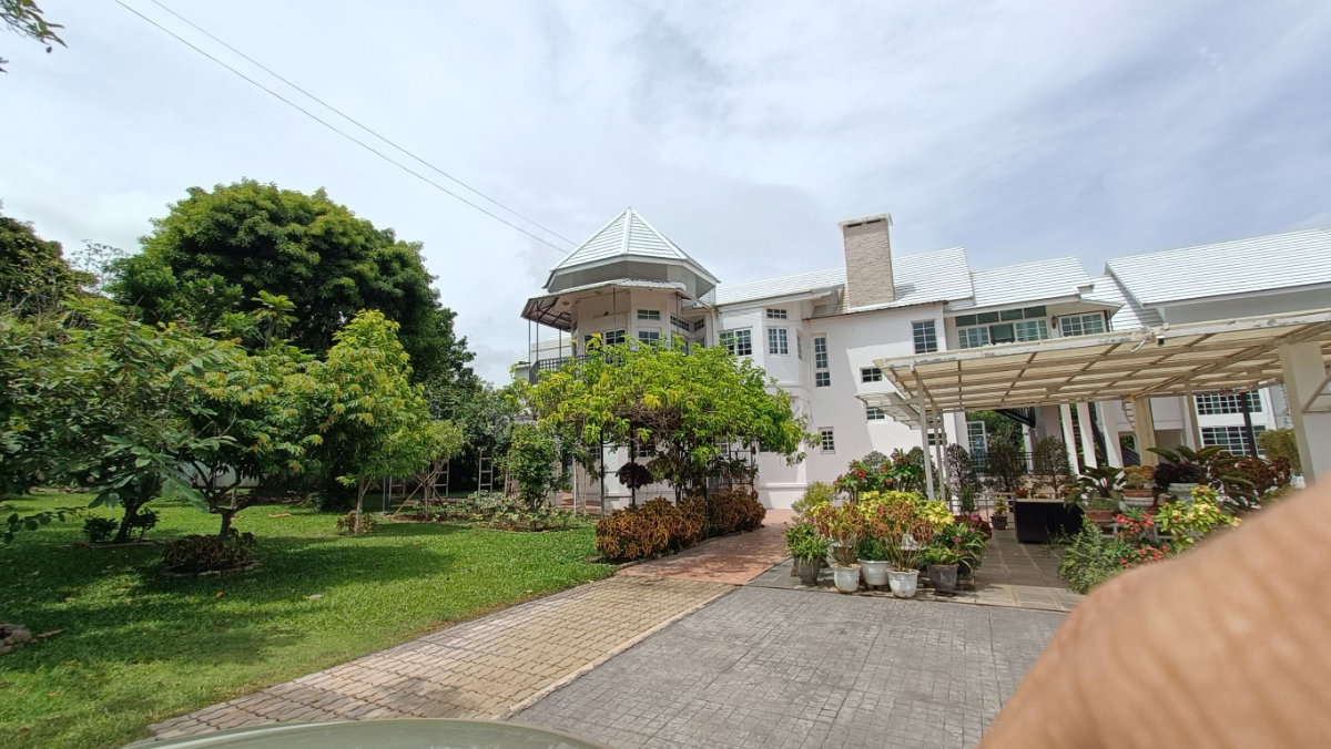 ขายบ้านพัก 2 ชั้น บ้านตากอากาศสุดหรู พร้อมที่ดินกว่า 3 ไร่ ปากช่อง ขาย 50 ล้านบาท 
