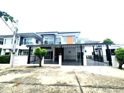 ขายบ้านเดี่ยว : บ้านเดี่ยวหลังใหญ่ เนื้อที่กว้างขวาง หมู่บ้านเต็มสิริ พรีว่า (Pracha Samran) ถนนประชาสำราญ คลองสิบสอง หนองจอก มี6ห้องนอน เฟอร์ฯ,แอร์ พร้อมอยู่เลย