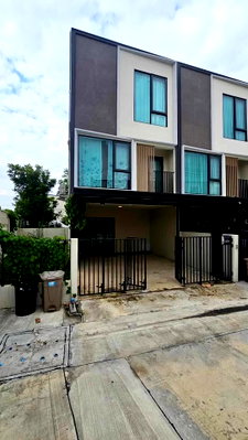 เช่าทาวน์โฮม เมกะ บางนา : ให้เช่า KRAF Bangna | Pet Friendly | ทาวน์โฮม 3 ชั้น Modern Design | Double Volume 5.4 ม. | ใกล้ Mega Bangna
