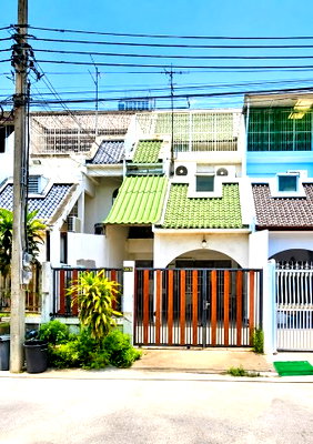 Townhouses for rent Bangkok : Near Tao Poon Fresh Market 800 m. Prachachuen 1-9 MRT Tao Poon 500 m. Mansion Nawat Tang Townhouse 3 floors, 4-5 bedrooms, 4 bathrooms, 32 sq m, 380