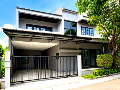 Townhouses for rent Bangkok : BTS Rama 11 Regiment 326 m. BTS Wat Phra Si Mahathat 700 m. 33 sq m. Phahonyothin 49-57 Townhome, 2 floors, 3 bedrooms, 3 bathrooms, 160 sq m. Wat