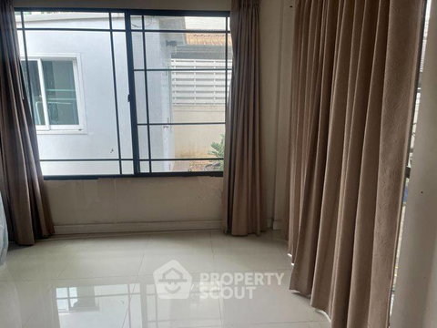 Pet-Friendly 3-Bedroom House At Mantana Lake Watcharapol (ID 3211991)