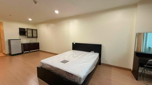 🏷️ P-9976 | The Platinum Condominium : Great Value! Spacious Studio 45 sqm High Floor Near BTS 18,000 THB | Line ID: @easycondoplus | 099-229-6397