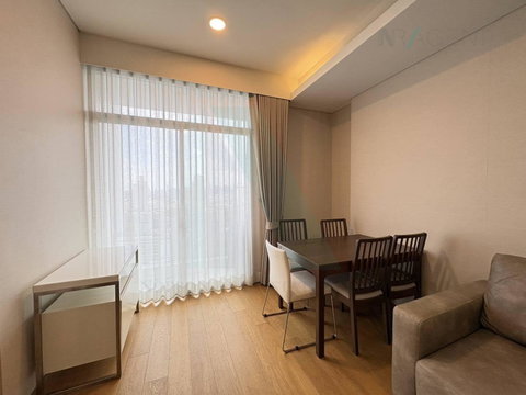 📌 ให้เช่าคอนโด ไซมิส เอ็กซ์คลูซีฟ 42 อาคาร 1 ชั้น 21 2 ห้องนอน ขนาด 51 ตรม ใกล้ Gateway Ekamai