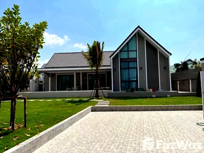 Houses for rent Chonburi : Rent Private Pool villa big yard 6692686