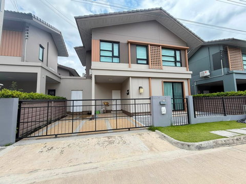 บ้านให้เช่า พร้อมเฟอร์นิเจอร์ครบ พร้อมอยู่ทันที หมู่บ้านอณาสิริ รังสิต–คลอง 2