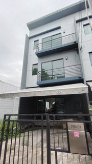 3-Storey Townhome for Sale at Baan Klang Muang Onnut-Rama 9, Corner Unit at the End of the Alley, Never Lived In